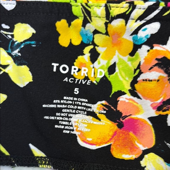 Torrid active Floral Print Leggings/capris - Picture 4 of 5